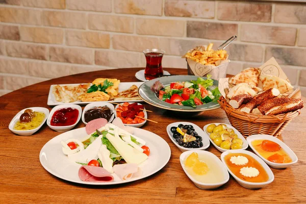 zengin ve leziz Türk Kahvaltı