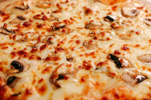 Lezzetli Karışık Talyan Pizzası — Stok fotoğraf
