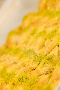 Geleneksel hindistancevizli tatlı baklavası. Ev yapımı fındıklı ve ballı baklava..