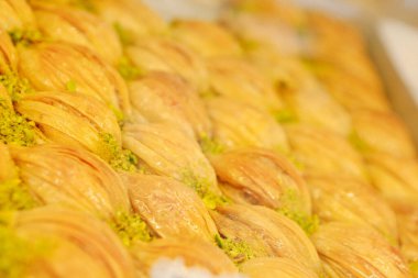 Geleneksel hindistancevizli tatlı baklavası. Ev yapımı fındıklı ve ballı baklava..