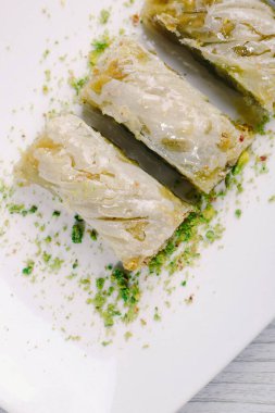 Geleneksel hindistancevizli tatlı baklavası. Ev yapımı fındıklı ve ballı baklava..