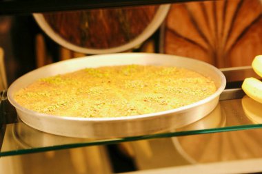 Geleneksel hindistancevizli tatlı baklavası. Ev yapımı fındıklı ve ballı baklava..