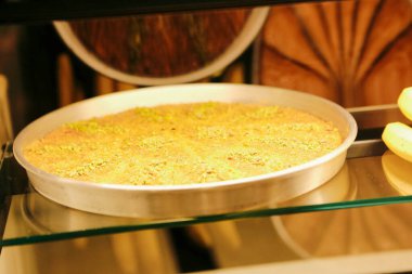 Geleneksel hindistancevizli tatlı baklavası. Ev yapımı fındıklı ve ballı baklava..