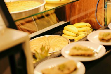 Geleneksel hindistancevizli tatlı baklavası. Ev yapımı fındıklı ve ballı baklava..