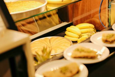 Geleneksel hindistancevizli tatlı baklavası. Ev yapımı fındıklı ve ballı baklava..