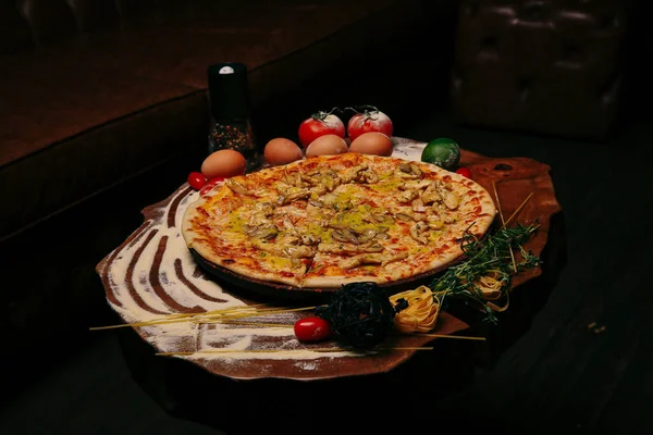 Pyszne Mieszanka Pizza Włoskie Jedzenie — Zdjęcie stockowe