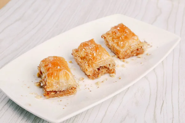 Geleneksel Hindistancevizli Tatlı Baklavası Yapımı Fındıklı Ballı Baklava — Stok fotoğraf