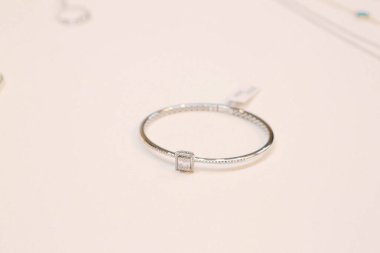 Elmas Mücevherler ve Moda Mücevherleri