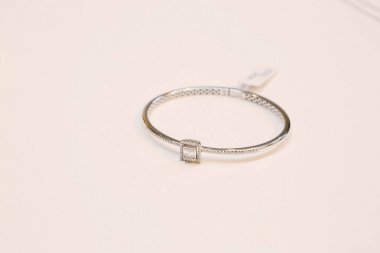 Elmas Mücevherler ve Moda Mücevherleri