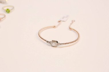 Elmas Mücevherler ve Moda Mücevherleri