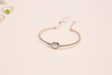 Elmas Mücevherler ve Moda Mücevherleri