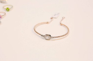 Elmas Mücevherler ve Moda Mücevherleri