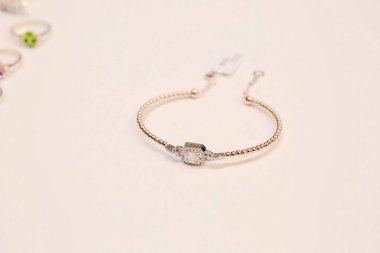 Elmas Mücevherler ve Moda Mücevherleri