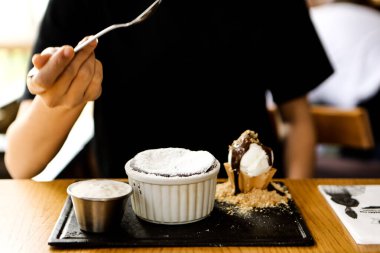 dondurma çikolatalı sufle