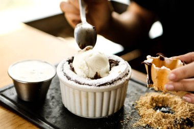 dondurma çikolatalı sufle