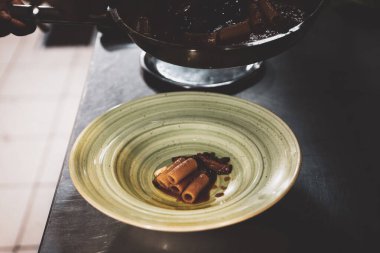 soba yangın pişirme makarna ile pota