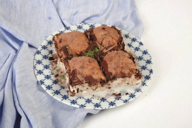 Geleneksel hindistancevizli tatlı baklavası. Ev yapımı fındıklı ve ballı baklava..