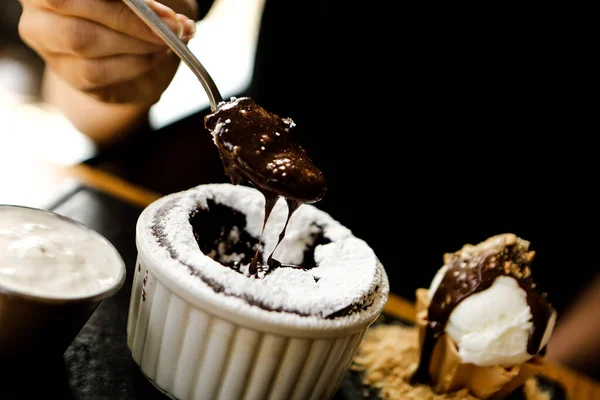 Souffle Chocolate Com Sorvete — Fotografia de Stock