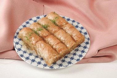 Geleneksel hindistancevizli tatlı baklavası. Ev yapımı fındıklı ve ballı baklava..