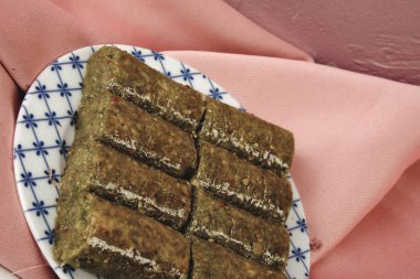 Geleneksel hindistancevizli tatlı baklavası. Ev yapımı fındıklı ve ballı baklava..