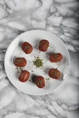 Geleneksel hindistancevizli tatlı baklavası. Ev yapımı fındıklı ve ballı baklava..