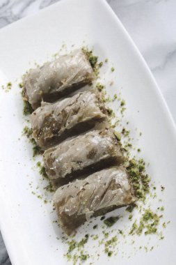 Geleneksel hindistancevizli tatlı baklavası. Ev yapımı fındıklı ve ballı baklava..