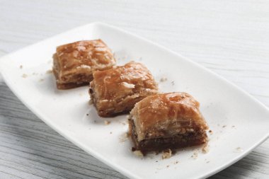 Geleneksel hindistancevizli tatlı baklavası. Ev yapımı fındıklı ve ballı baklava..