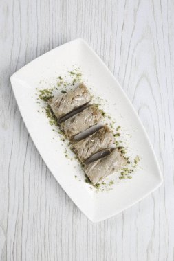 Geleneksel hindistancevizli tatlı baklavası. Ev yapımı fındıklı ve ballı baklava..