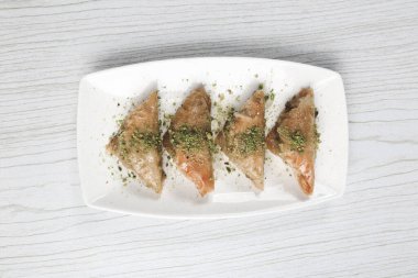 Geleneksel hindistancevizli tatlı baklavası. Ev yapımı fındıklı ve ballı baklava..