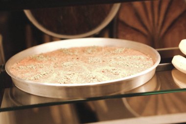 Geleneksel hindistancevizli tatlı baklavası. Ev yapımı fındıklı ve ballı baklava..