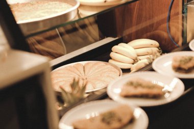 Geleneksel hindistancevizli tatlı baklavası. Ev yapımı fındıklı ve ballı baklava..