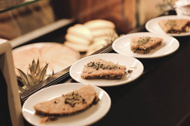 Geleneksel hindistancevizli tatlı baklavası. Ev yapımı fındıklı ve ballı baklava..
