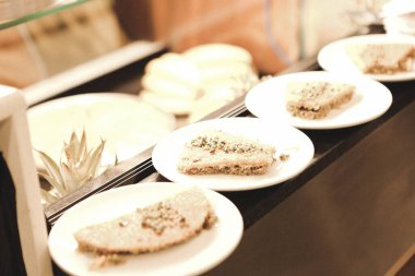 Geleneksel hindistancevizli tatlı baklavası. Ev yapımı fındıklı ve ballı baklava..