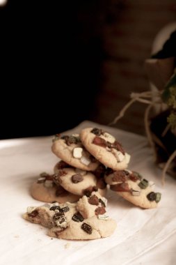 Koyu çikolata parçaları ile tanımlama