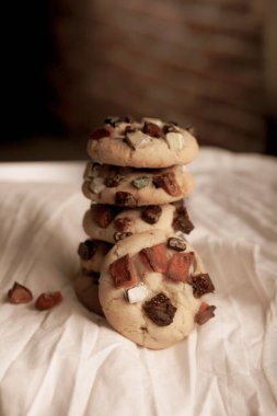 Koyu çikolata parçaları ile tanımlama