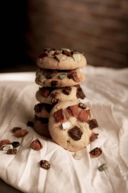 Koyu çikolata parçaları ile tanımlama