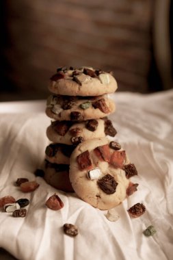 Koyu çikolata parçaları ile tanımlama