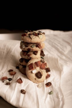 Koyu çikolata parçaları ile tanımlama