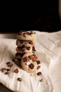 Koyu çikolata parçaları ile tanımlama