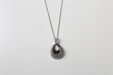 Elmas Mücevherler ve Moda Mücevherleri