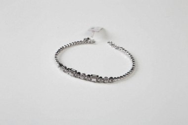 Elmas Mücevherler ve Moda Mücevherleri