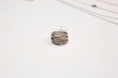 Elmas Mücevherler ve Moda Mücevherleri