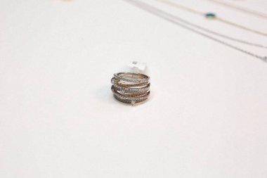 Elmas Mücevherler ve Moda Mücevherleri