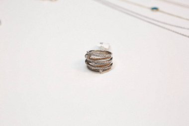 Elmas Mücevherler ve Moda Mücevherleri