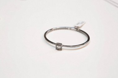 Elmas Mücevherler ve Moda Mücevherleri