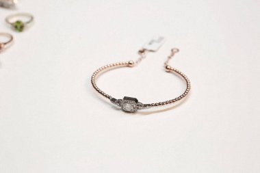 Elmas Mücevherler ve Moda Mücevherleri