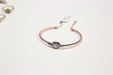 Elmas Mücevherler ve Moda Mücevherleri