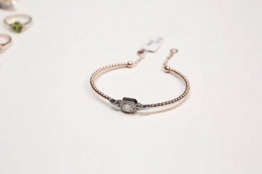 Elmas Mücevherler ve Moda Mücevherleri