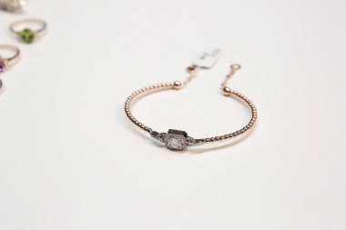 Elmas Mücevherler ve Moda Mücevherleri