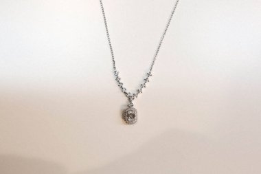 Elmas Mücevherler ve Moda Mücevherleri